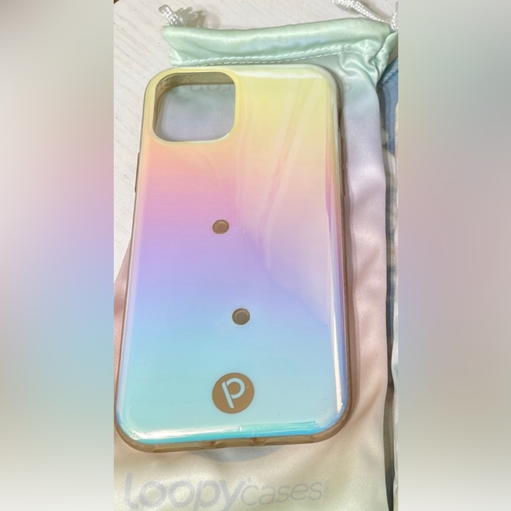 Loopy iridescent case